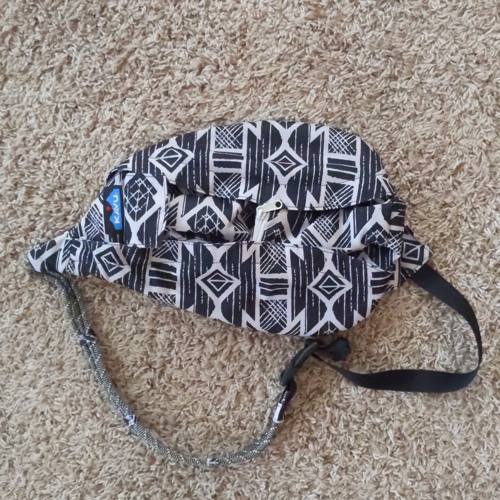 Kavu Rope Sling Mini Aztec Black and White